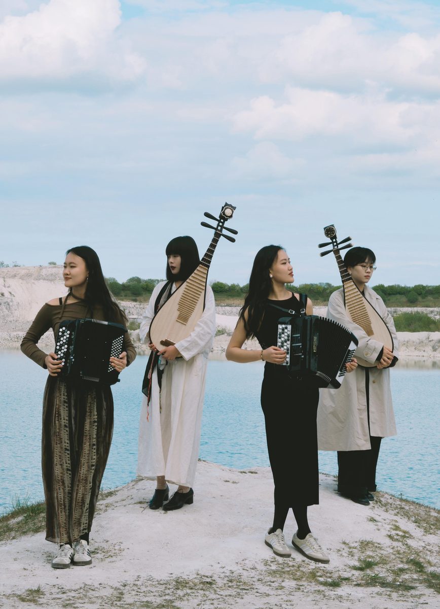 HERRRR: Gemini Duo and Double Pipa with accordions and pipas by the water